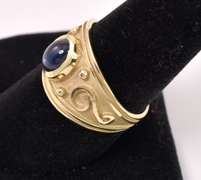 Glamorous Sapphire Ring in 14K Yellow Gold