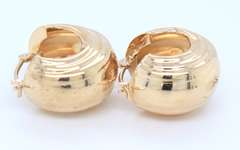Pleasing Yellow Gold Ridded Huggies