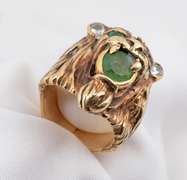 Well Detailed Mens Lion Ring with Emeralds
