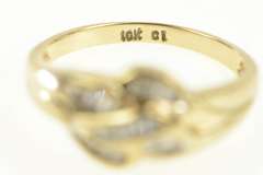 10K Yellow Gold 0.20 Ctw Baguette Diamond Wavy Band Ring