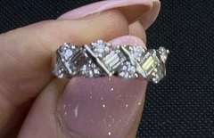 GORGEOUS WOMEN'S 1.50 CT EMERALD AND ROUND WEDDING BAND