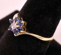 Beautiful Diamond and Blue Sapphire Ring in 14K Yellow Gold