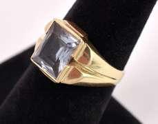 Wonderful Topaz Ring in Yellow Gold