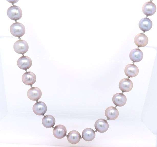 8.5mm Grey pearl strand necklace in yellow gold clasp
