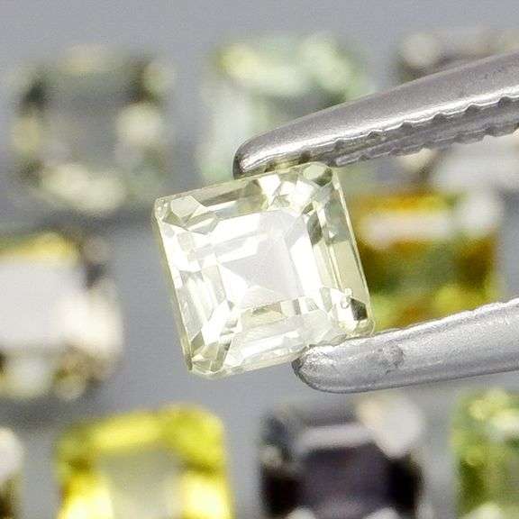Gorgeous 3.32ct emerald cut Sapphire set