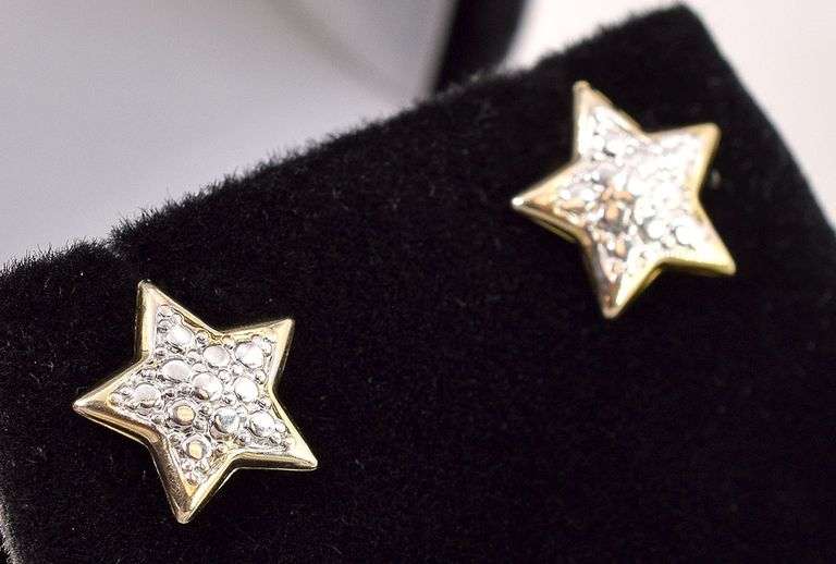Adorable 14K Yellow and White Gold Star Stud Earrings