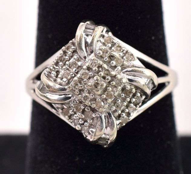 Captivating 10K white Gold Diamond Ring