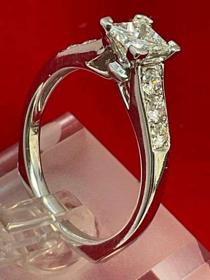 CERTIFIED BRAND NEW 14K WHITE GOLD DIAMOND ENGAGEMENT RING