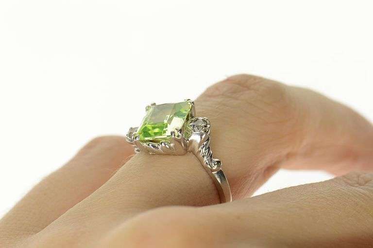 10K White Gold 1950's Retro Lemon Lime Quartz CZ Bypass Ring