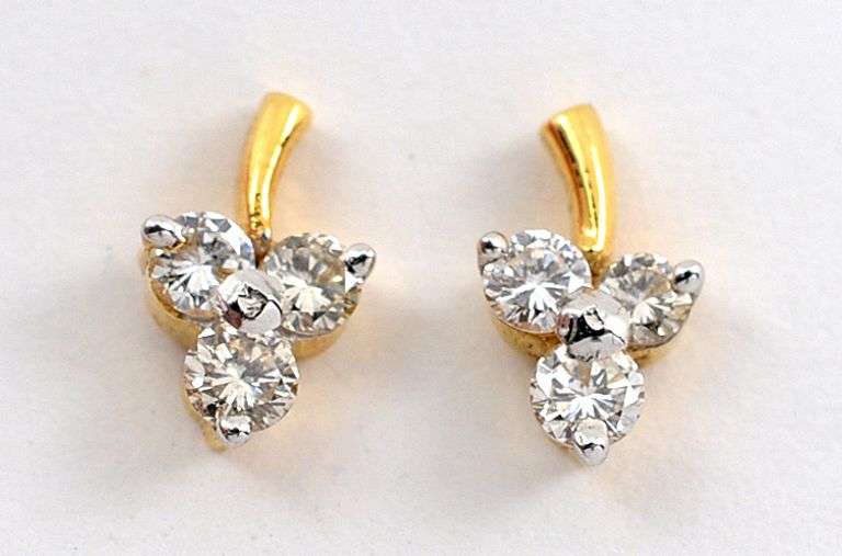 Feminine 18k Diamond Earrings