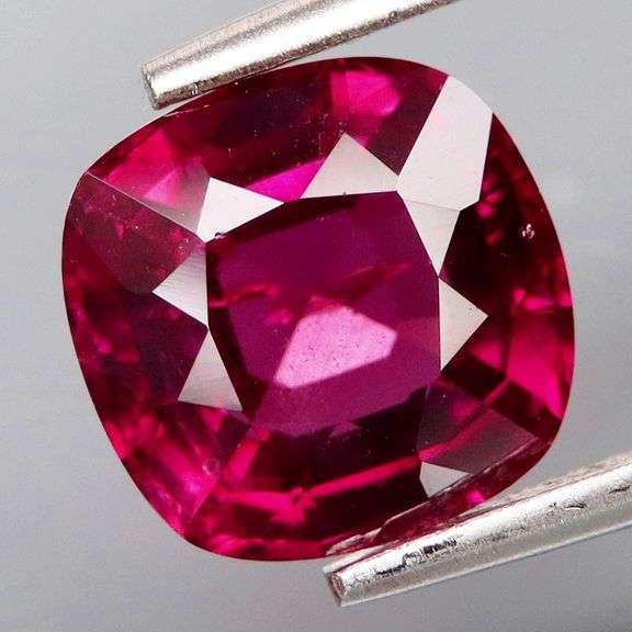 Captivating 2.40ct cherry pink Rhodolite Garnet