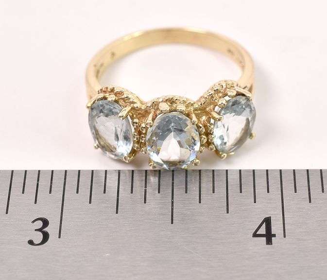 Wonderful 10K Yellow Gold Aquamarine Gemstone Ring