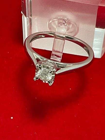 LADIES 10K WHITE GOLD DIAMOND ENGAGEMENT RING