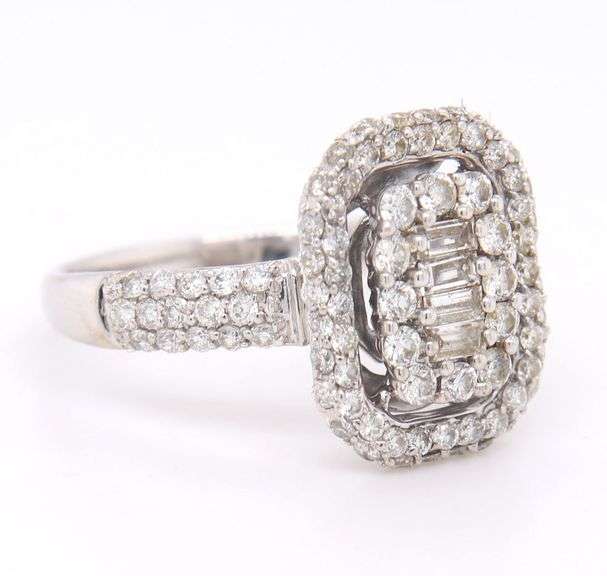18kt White gold baguette and diamond pave ring