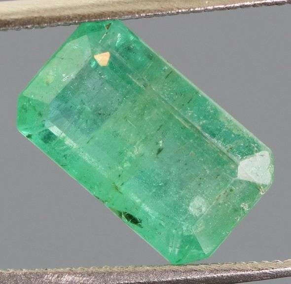 Excellent color! 1.97ct vivid green Zambian Emerald