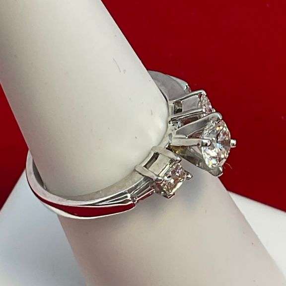CERTIFIED PLATINUM DIAMOND ENGAGEMENT RING