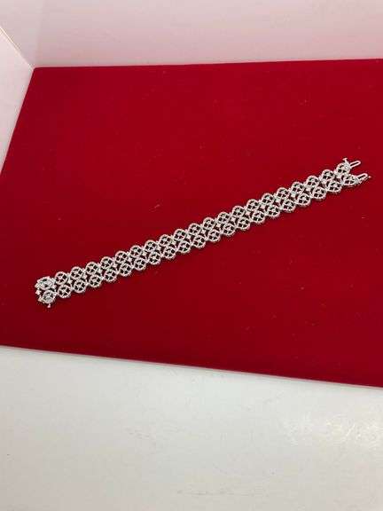 CERTIFIED 14K WHITE GOLD AND DIAMOND BRACELET.