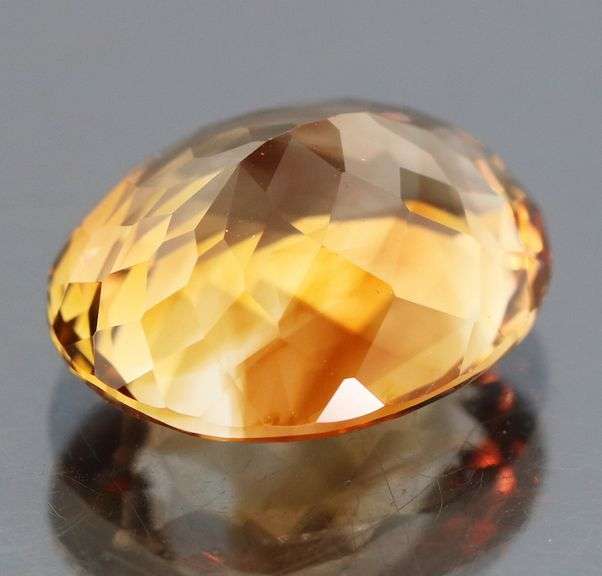 Stunning 8.05ct bicolor Champagne Topaz