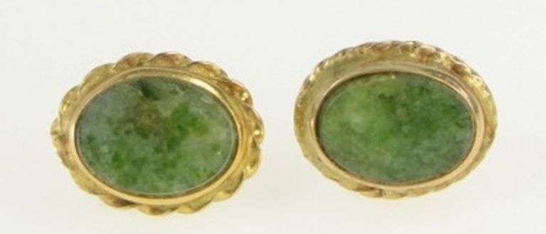 14K Yellow Gold Oval Nephrite Vintage Classic Stud Earrings