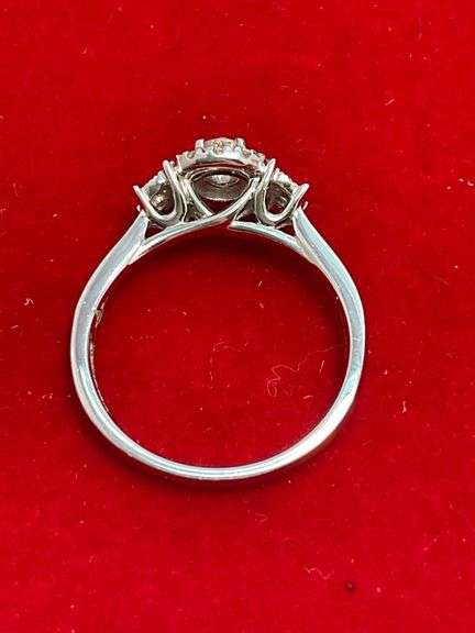 14K WHITE GOLD DIAMOND ENGAGEMENT RING