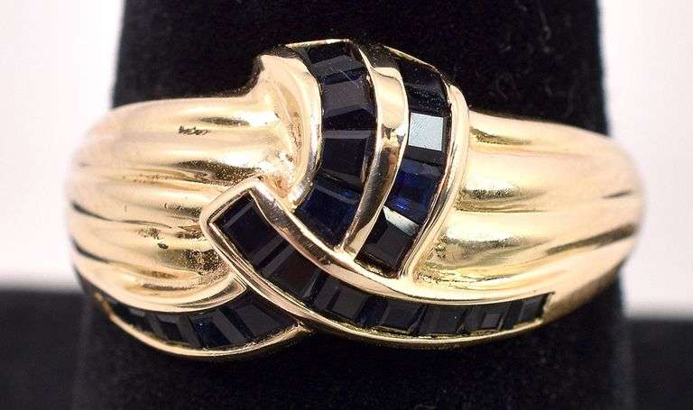 Gleaming 14K Yellow Gold Blue Sapphire Ring