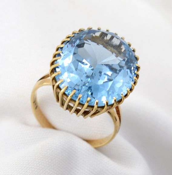 Glittery 14K YG Blue Topaz Ring