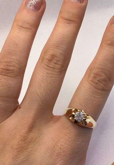 GORGEOUS AND ANTIQUE 14K YELLOW GOLD SOLITAIRE DIAMOND LADIES RING