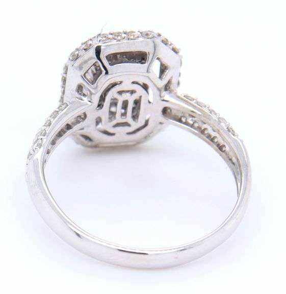 18kt White gold baguette and diamond pave ring