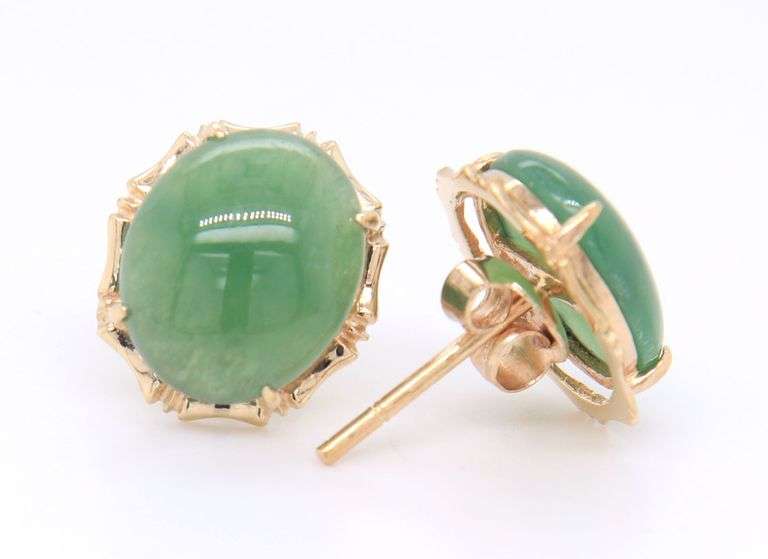 14kt Yellow gold oval green jade stud earrings