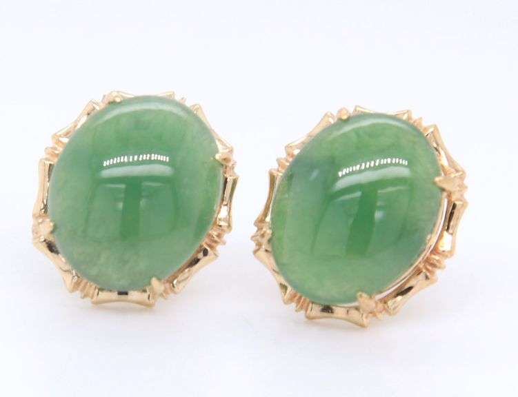 14kt Yellow gold oval green jade stud earrings