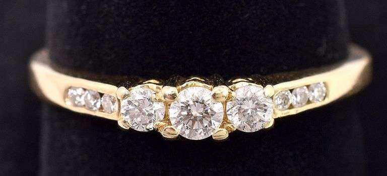 Gleaming 14K Yellow Gold approx. .44CTW Past, Present, Future Diamond Ring