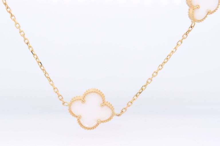 14kt Yellow Gold Mother of Pearl 5 Clover Necklace