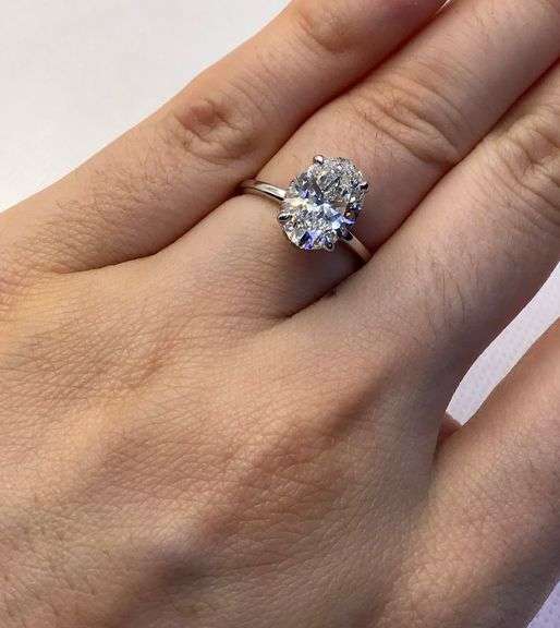 MESMERIZING 14K WHITE GOLD OVAL CUT LAB DIAMOND ENGAGEMENT RING