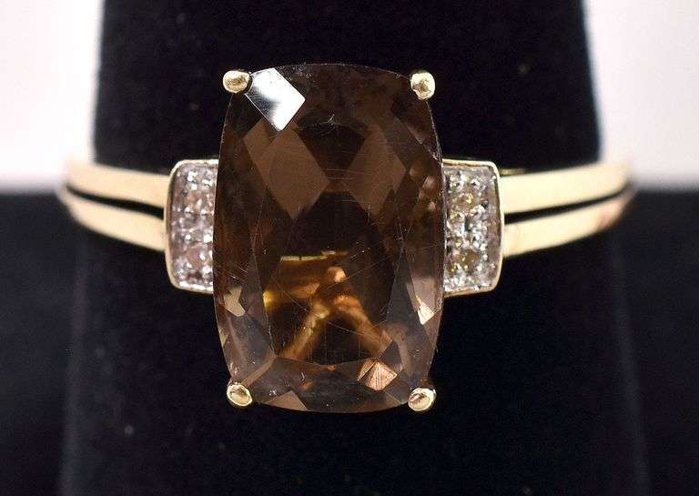 Attractive 10K Yellow Gold Smokey Quartz Ring