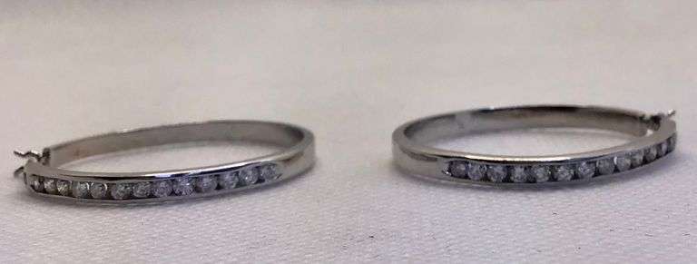 STYLISH AND ELEGANT 14K WHITE GOLD DIAMOND HOOP EARRINGS