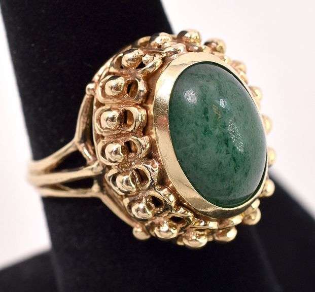 Elegant 14K Yellow Gold Aventurine Gemstone Ring