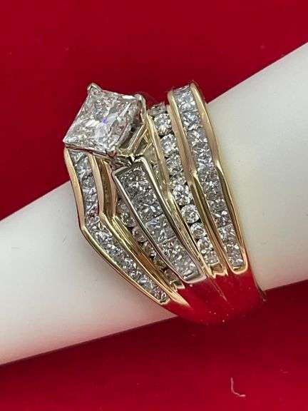 CERTIFIED BRAND NEW 14K GOLD AND DIAMOND ENGAGEMENT RING . 3.25 CARATS