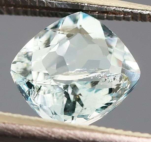 Platinum blue 1.15ct Aquamarine cushion