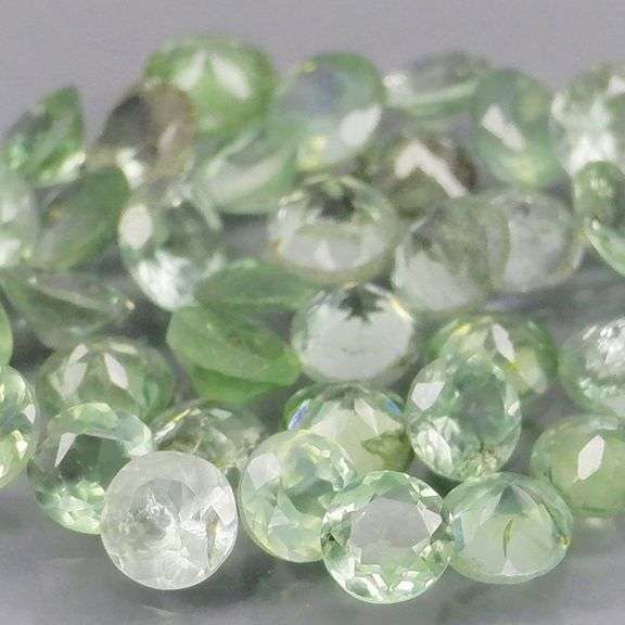 Outstanding 2.55ct light green Alexandrite set