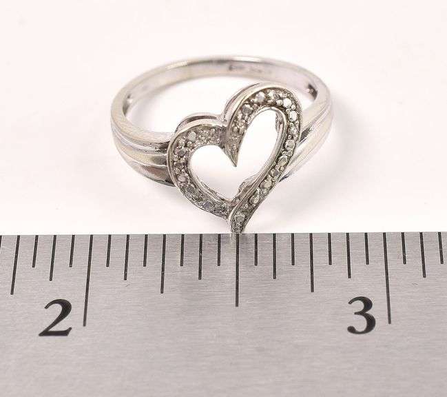 Beautiful 10K White Gold Diamond Heart Ring