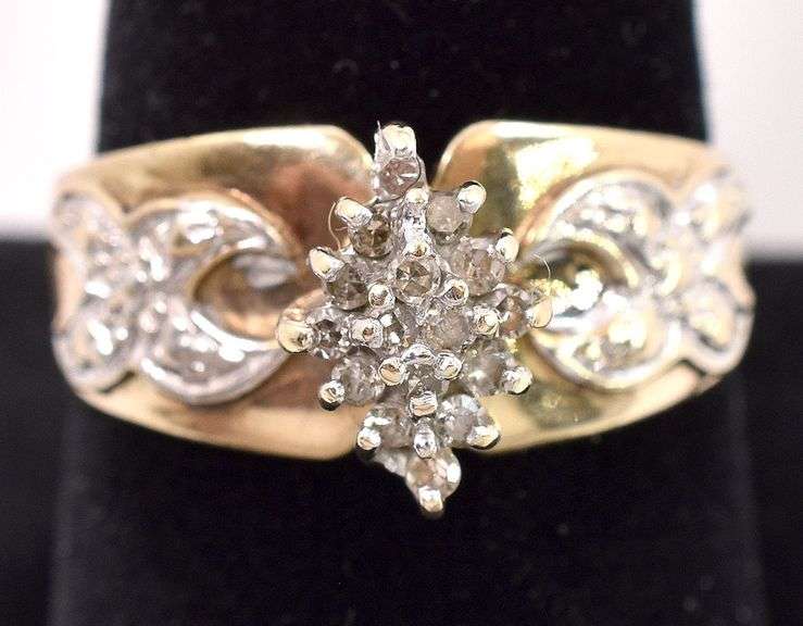 Exquisite 10K Yellow Gold Diamond Ring