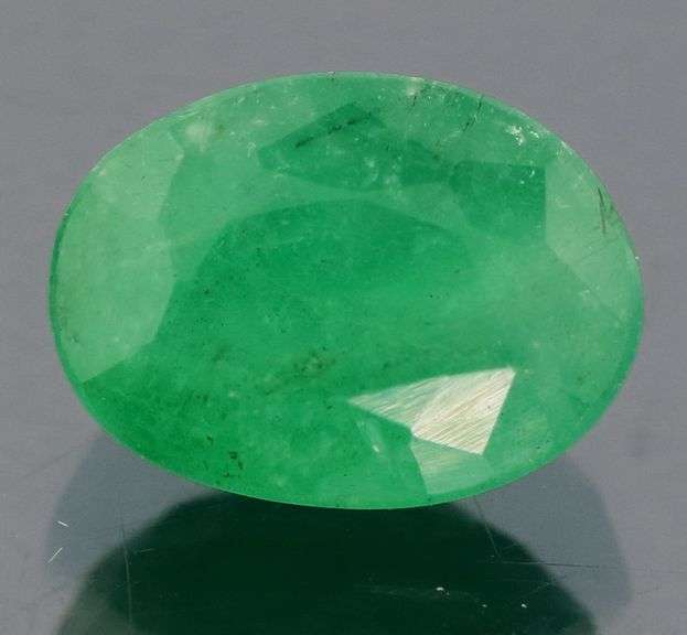 Outstanding color! 2.28ct top green Colombian Emerald