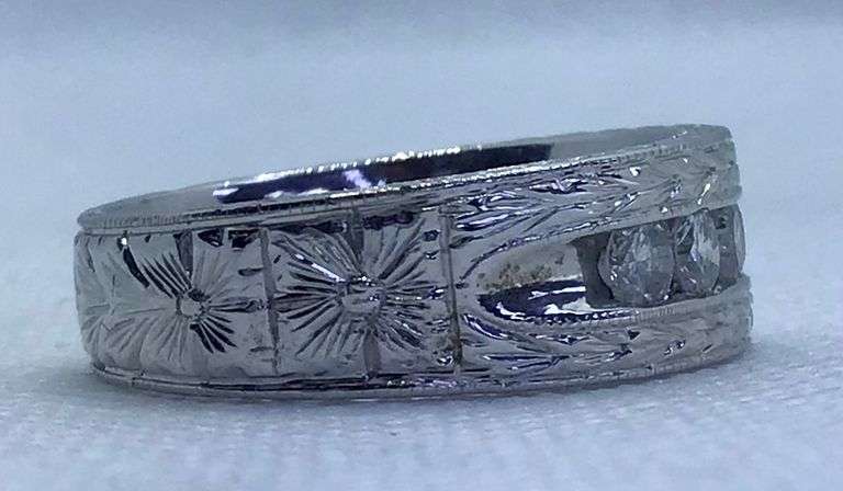 ANTIQUE STYLE 14K WHITE GOLD DIAMOND BAND