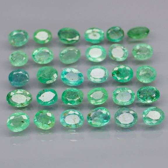 Vivid! Top green 5.71ct Colombian Emerald set