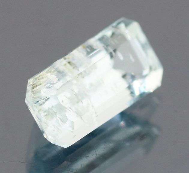 Striking untreated 2.03ct Aquamarine