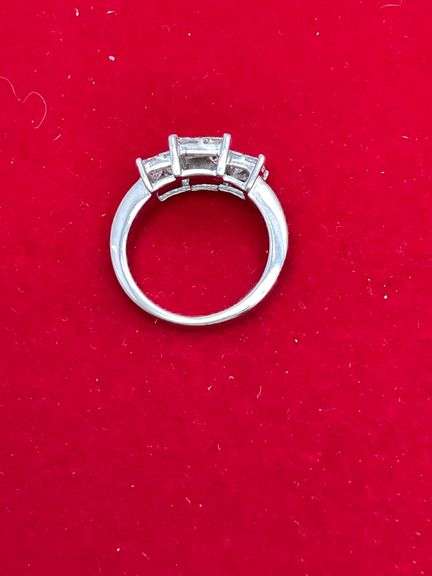 CERTIFIED 14K WHITE GOLD AND DIAMOND RING