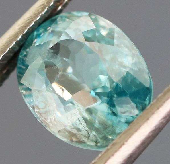 Super glittering! 2.72ct bi-color Cambodian Zircon