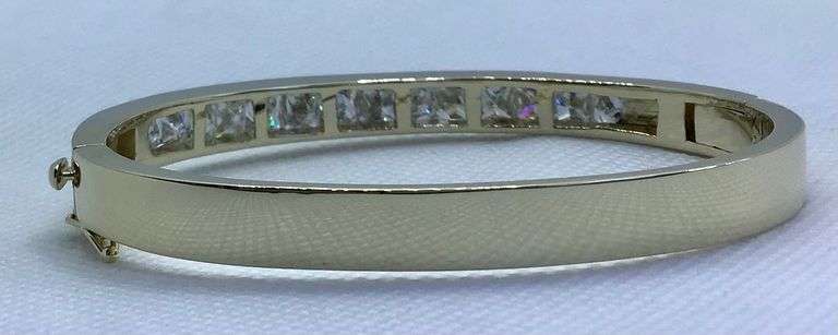 BREATHTAKING AND UNIQUE 14K YELLOW GOLD PRINCESS CUT DIAMOND BANGLE BRACELET