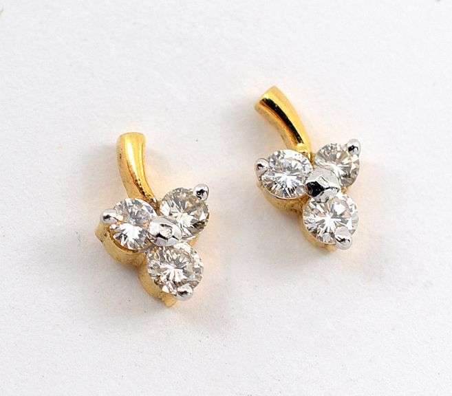 Feminine 18k Diamond Earrings
