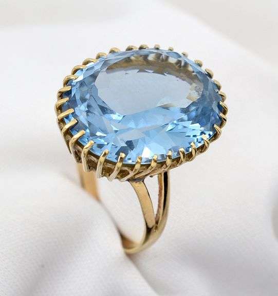 Glittery 14K YG Blue Topaz Ring